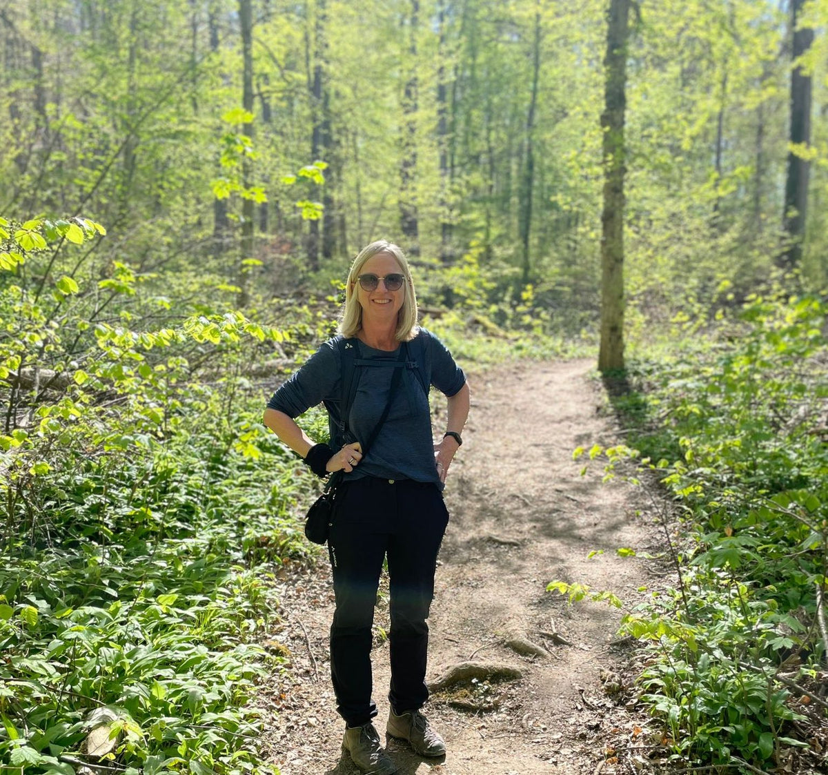 Katrin Schuler in einem Wald