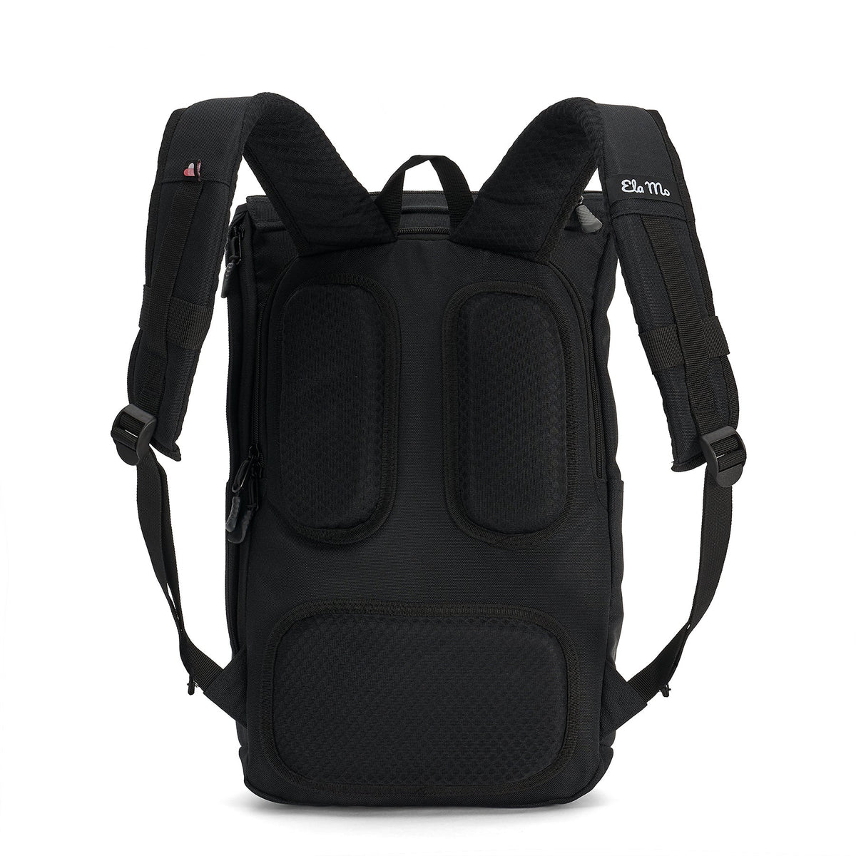 Ela Mo™ Everywhere Daypack | Black. Die Rückseite des schwarzen Rucksacks mit Schulterriemen auf weißem Hintergrund.