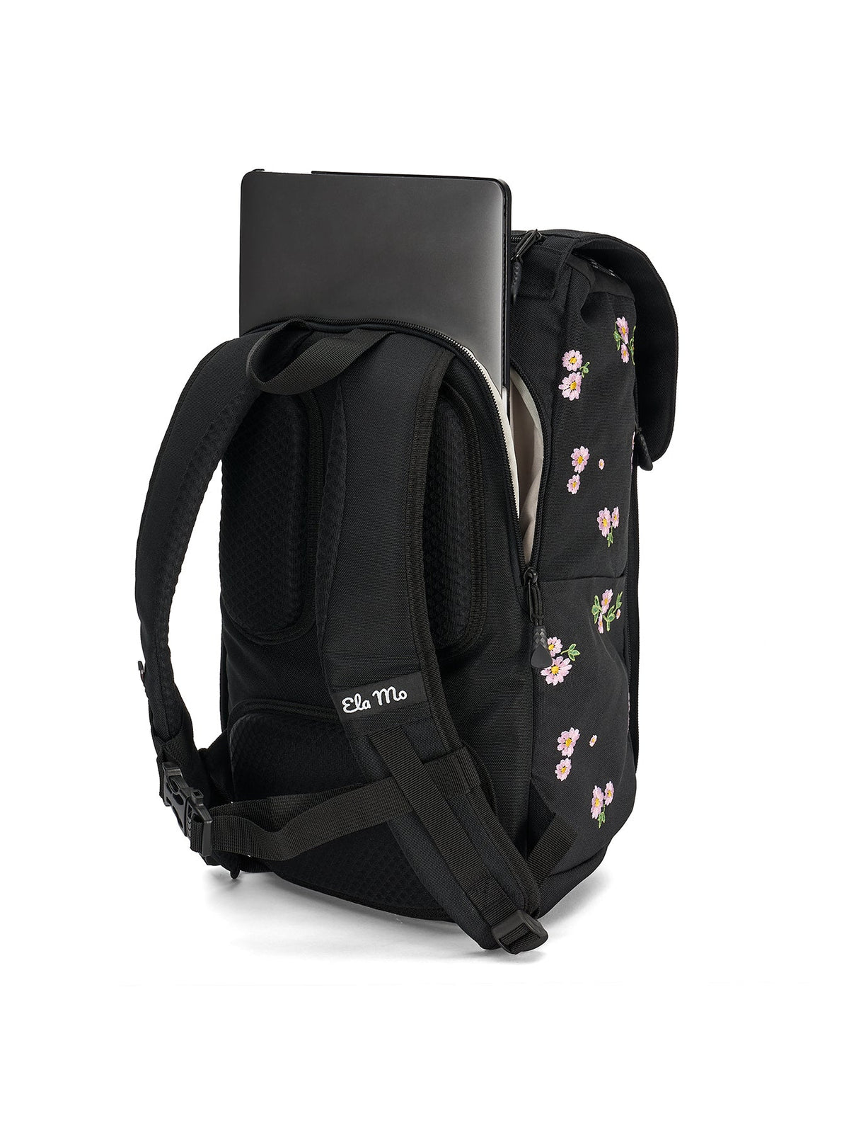 Ela Mo™ Everywhere Daypack | Embroidery Edition Upsy Daisy. Schwarz geblümter Rucksack mit separatem Laptopfach.