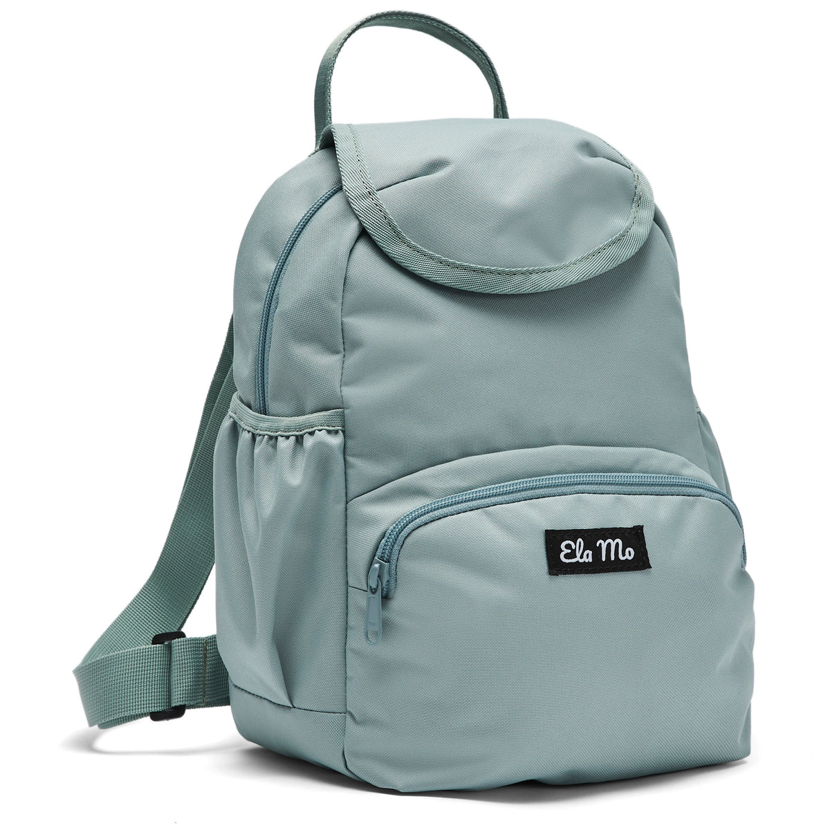 Ela Mo™ Mini Rucksack | Old Mint. Kleiner Rucksack mit Außenfach und Herstellerlogo vorne auf weißem HIntergrund.