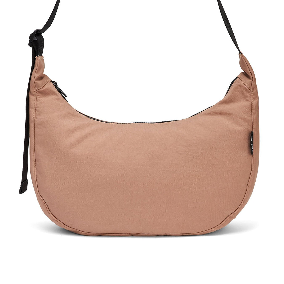 Ela Mo™ Moon Bag | Cocoa. Vorderansicht der Umhängetasche mit verstellbarem Schulterriemen.