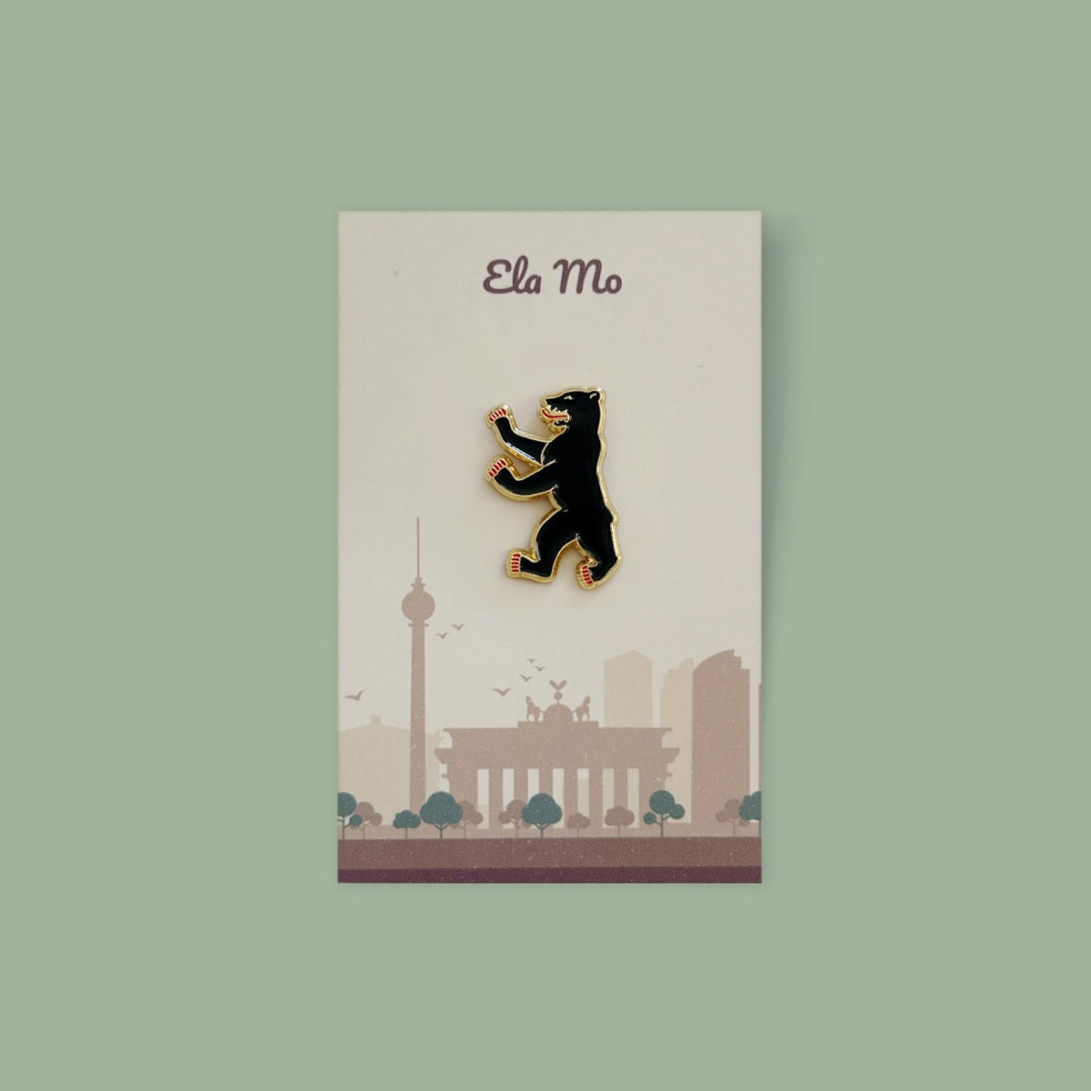 Ela Mo™ Pin für Rucksäcke - Berlin auf einer Karte - Ansicht vorne, mit Berliner Skyline