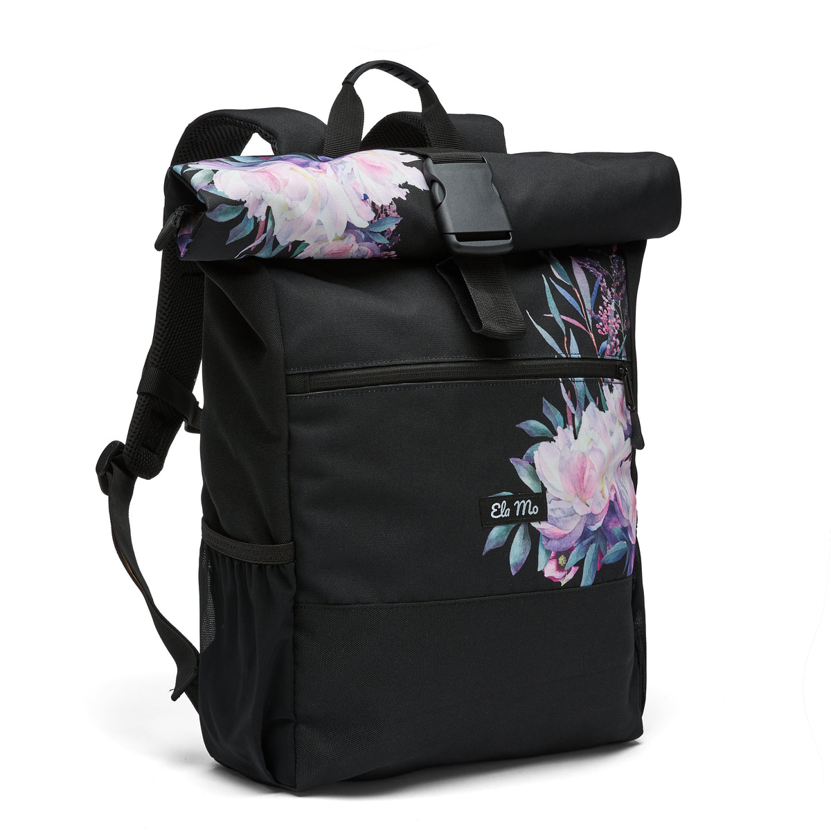 Ela Mo™ Rolltop Rucksack | Beauty in Darkness. Rucksack mit Verschlussclip und Herstellerlogo vorne