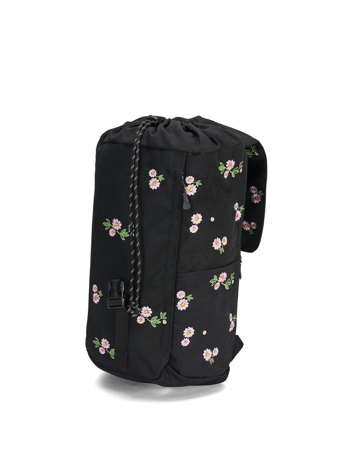 Ela Mo™ Everywhere Daypack | Embroidery Edition Upsy Daisy. Schwarz geblümter Rucksack mit Kordelzug und geöffneter Klappe.