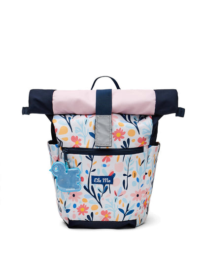 Ela Mo™ Kinderrucksack (6-10 Jahre) | Pastel Land.Floral gemusterter Rucksack mit Bookman Bird Blue an einem Reißverschluss.