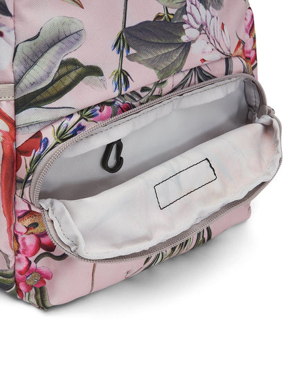Ela Mo™ Mini Rucksack | Luxe. Grauer Innenbereich des Außenfachs mit Schlüsselanhänger darin.