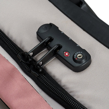 Ela Mo™ Reisetasche mit Rollen 78 Liter | Embroidery Edition Losy. TSA-Zahlenschlossverschluss an der Tasche.