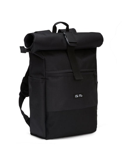 Ela Mo™ Rolltop Rucksack | Black Reflective. Rucksack mit Klett- und Klickverschluss aus Plastik und Herstellerlogo vorne.