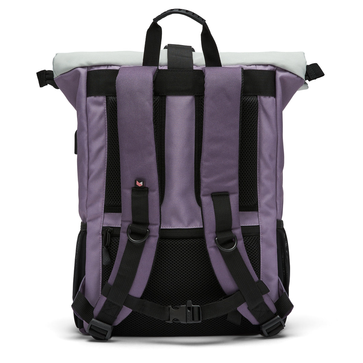 Ela Mo™ Rolltop Rucksack | Lavender. Die Rückseite des Rucksacks mit Schulterriemen und kleinem Außenfach.
