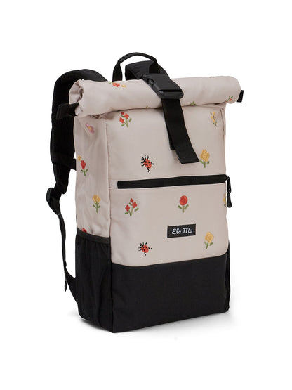Ela Mo™ Rolltop Rucksack | Embroidery Edition Losy.Rucksack mit seitlicher Tasche und Herstellerlogo auf weißem Hintergrund.