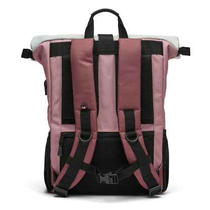 Ela Mo™ Rolltop Rucksack | Strawberry Ceam. Die Rückseite des Rucksacks mit Schulterriemen und kleinem Außenfach.
