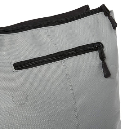 Ela Mo™ Daypack Rucksack | The Grey. Oberteil des Rucksacks mit zwei Hauptfächern und Reißverschluss.