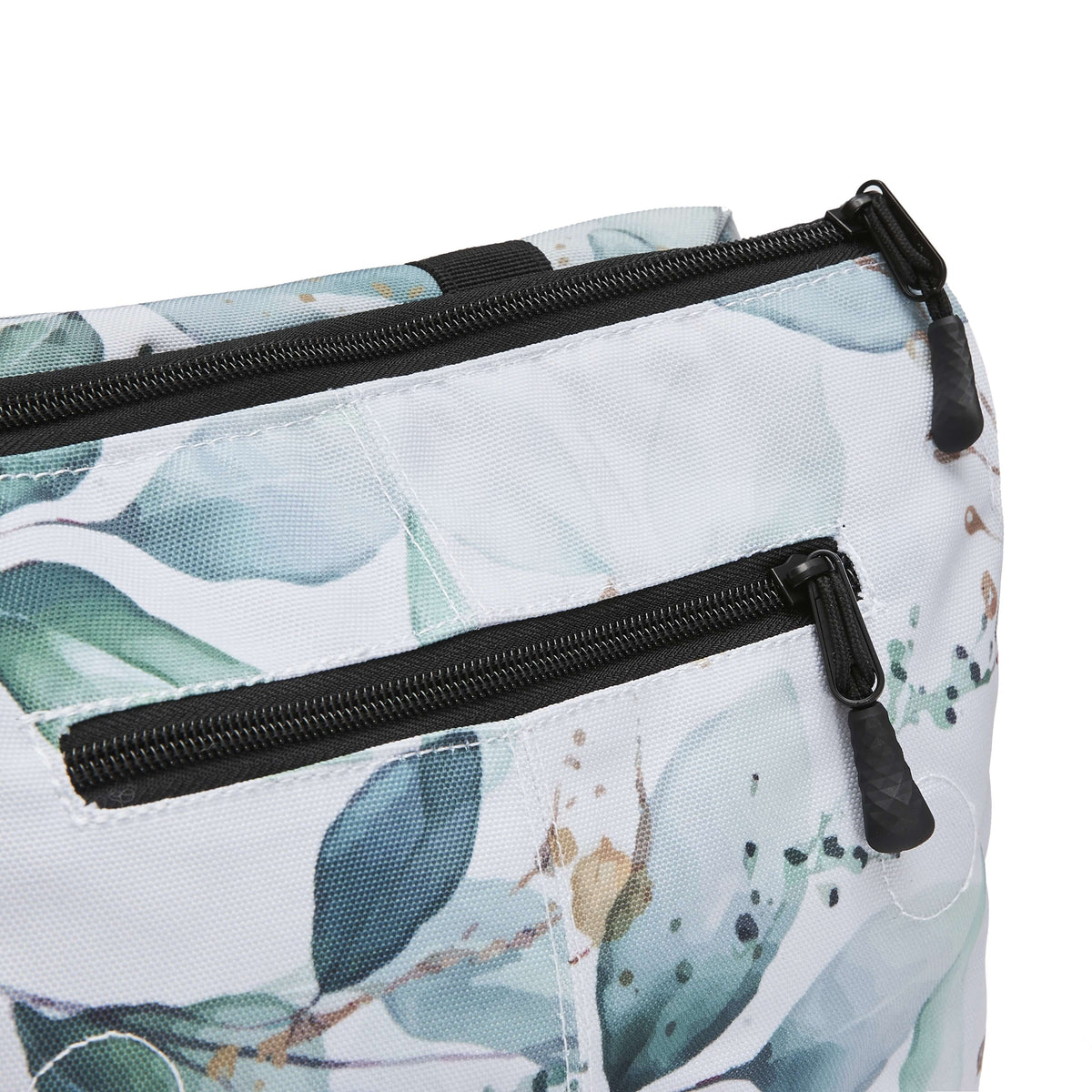 Ela Mo™ Daypack Rucksack | Waterleaf Gold. Oberteil des Rucksacks mit zwei Hauptfächern und Reißverschluss.