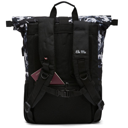 Ela Mo™ Rolltop Rucksack | Nightrose. Die Rückseite des Rucksacks mit Schulterriemen und kleinem Außenfach.