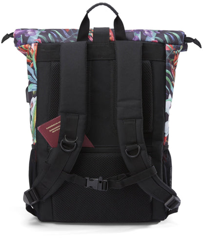 Ela Mo™ Rolltop Rucksack | Tropical Heat. Die Rückseite des Rucksacks mit Schulterriemen und kleinem Außenfach.